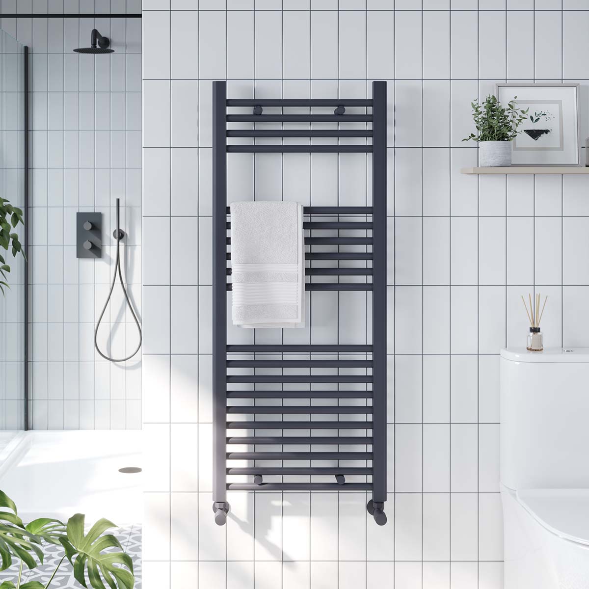 ISUMM™ STRV TOWEL RADIATORS | Black Heated Towel Rail